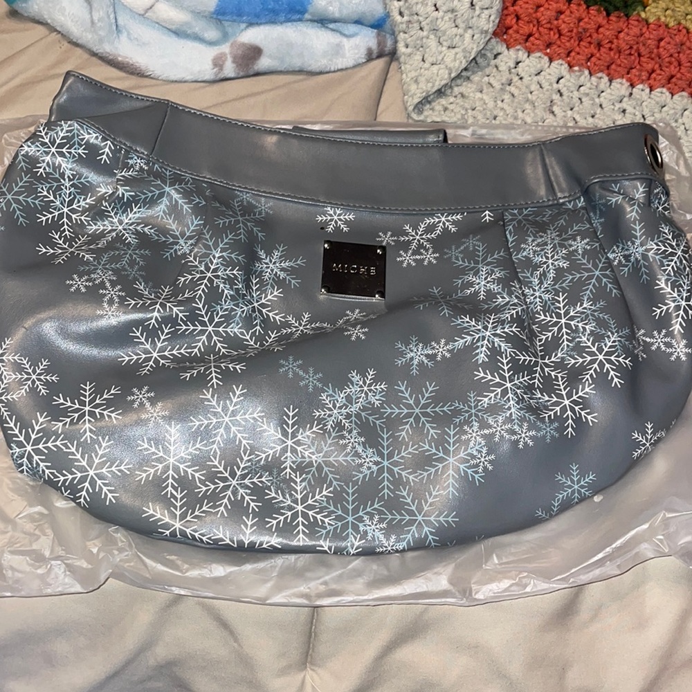 Miche Demi snowflake shell.